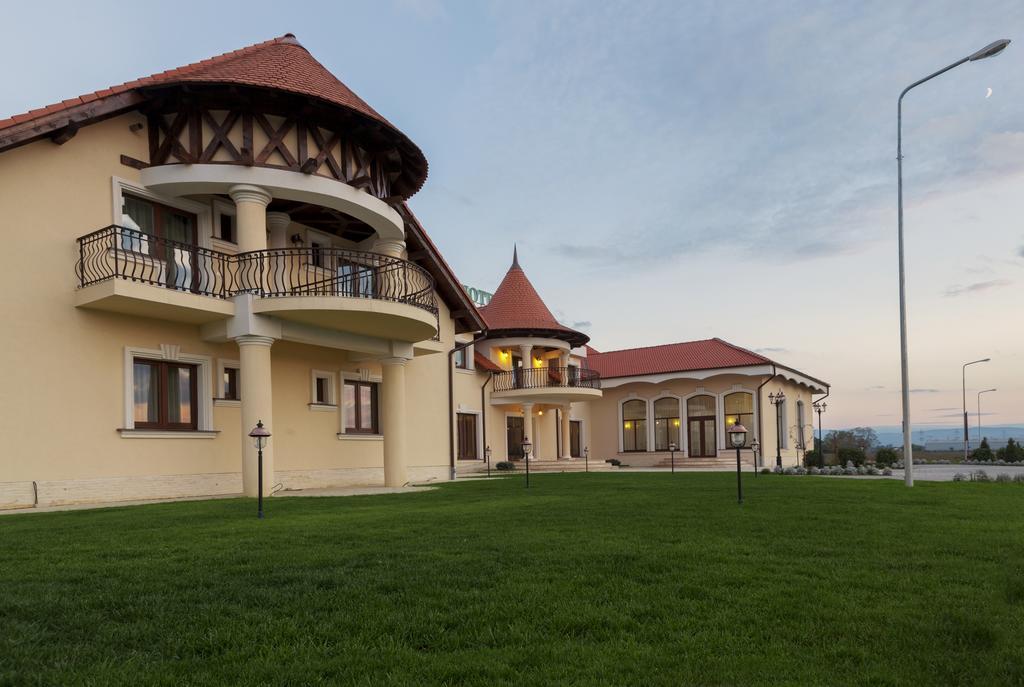 Allegria Hotel Alba Iulia Bagian luar foto
