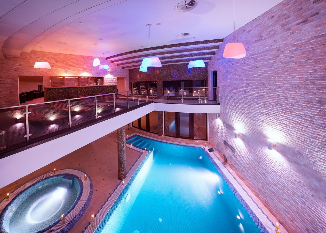Allegria Hotel Alba Iulia Bagian luar foto